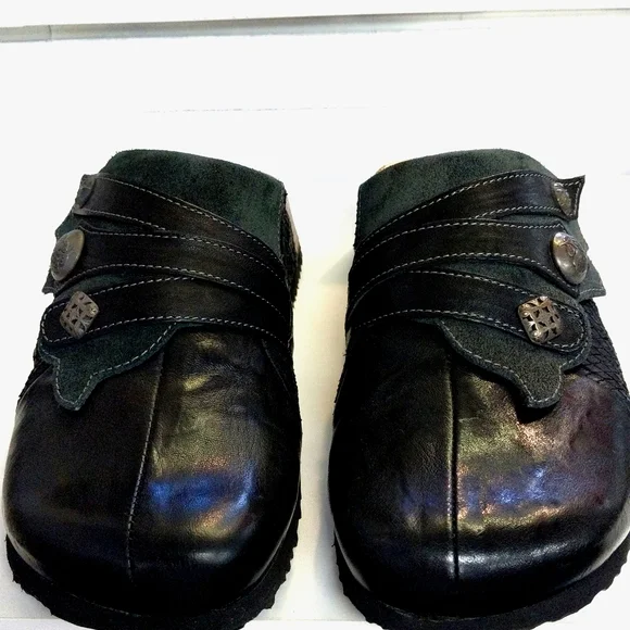 Think clogs - Picture 1 of 5